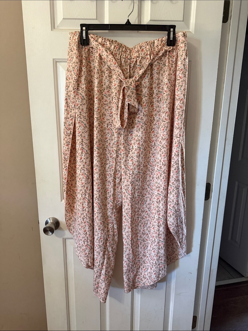 SHEIN Cream Pink Floral Asymmetrical Tie-Waist Pants.. fits like a 2xl